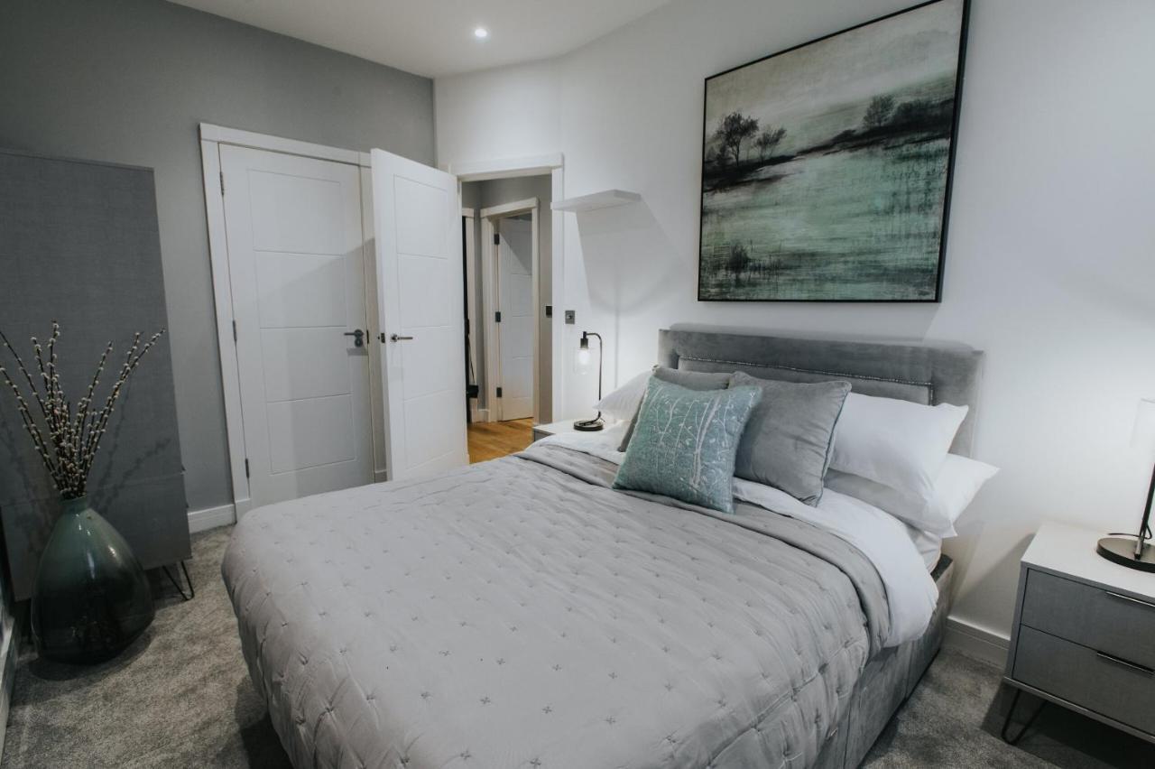 Circa17- Entire Apt, Free Parking, Gym, City Central & Free Netflix Bracknell Exteriör bild