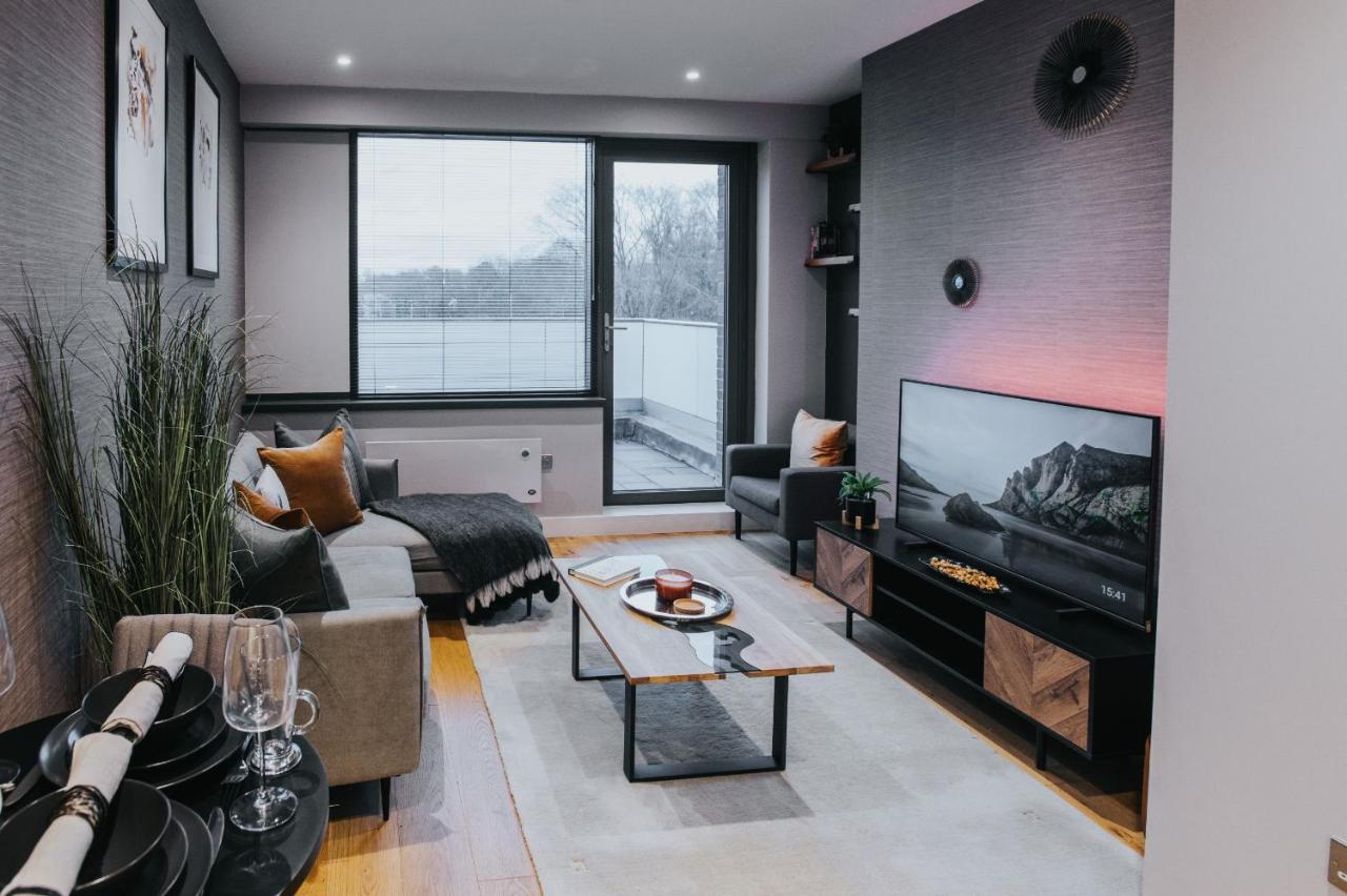 Circa17- Entire Apt, Free Parking, Gym, City Central & Free Netflix Bracknell Exteriör bild